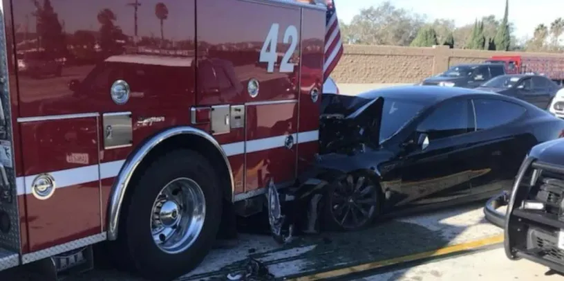 美国监管部门NHTSA宣布对特斯拉Tesla追尾救援车辆事故进行调查
