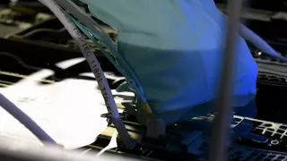 在液体中运行计算机,制冷技术初创公司表示,可以节省大量电能