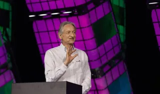 AI 教父辛顿谈 Google 与 OpenAI 在安全策略的差异