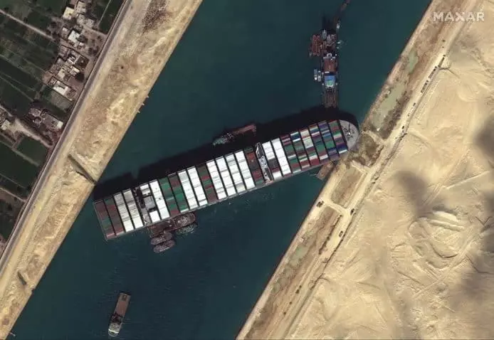 看看各国卫星打卡苏伊士运河的照片